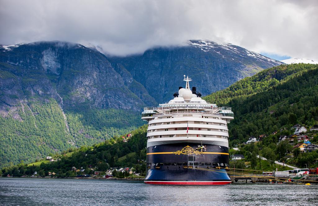 Nesset Fjordcamping Olden Eksteriør billede